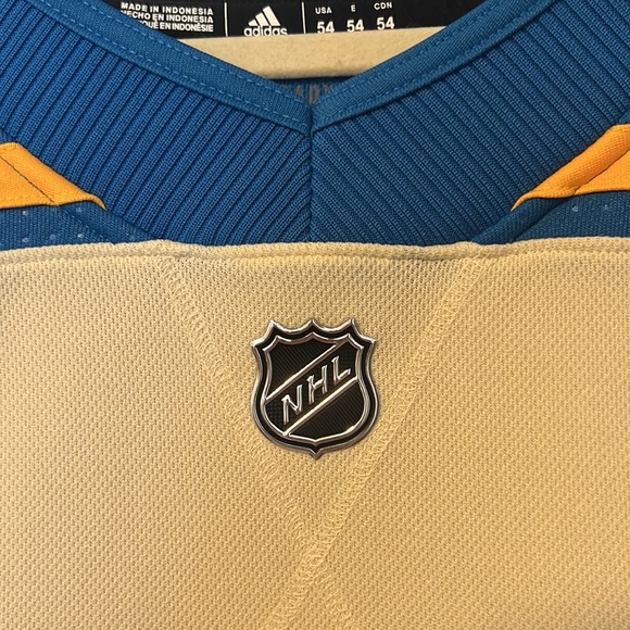 *SOLD* Men’s St. Louis Blues Winter Classic Hockey Jersey - Picture 3 of 14